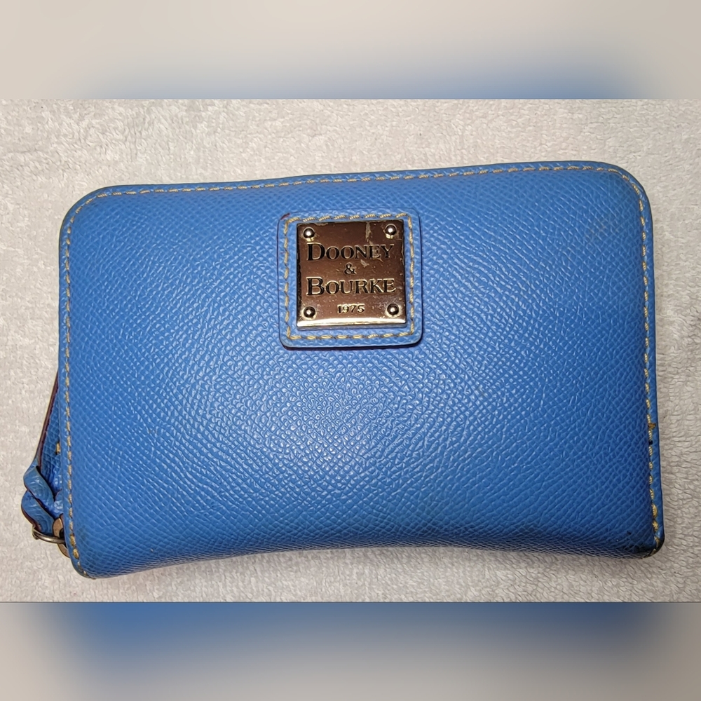 Dooney & Bourke Medium Zip Around Credit Card Case